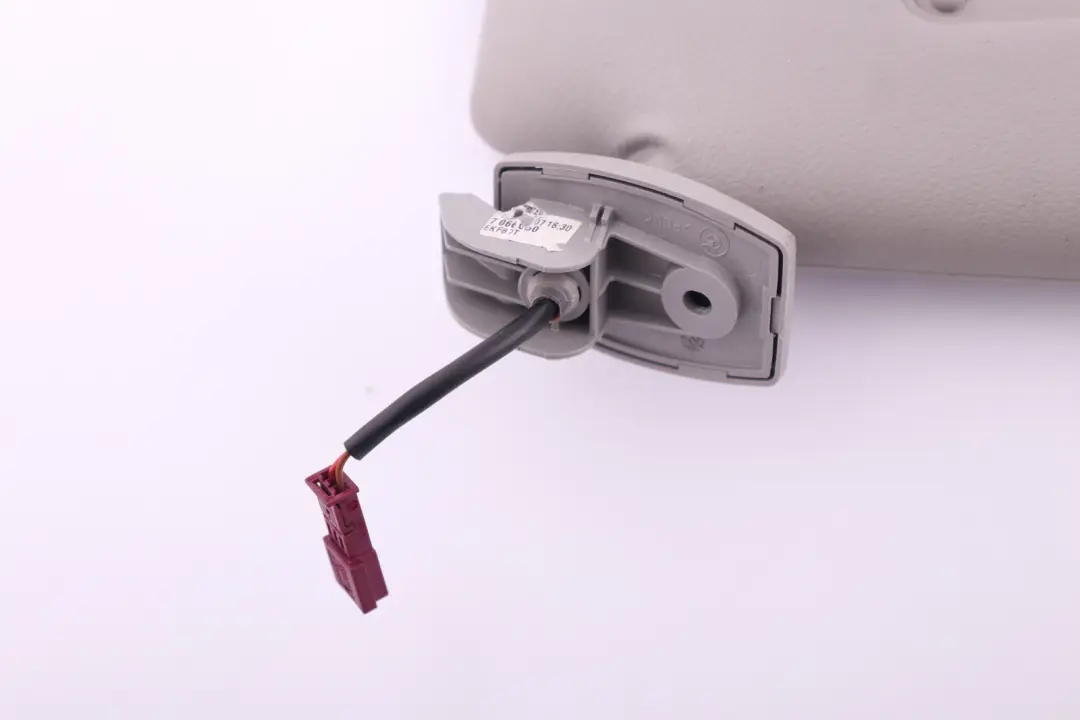 Parasoleil Retroviseur Lumieres Droite Gris pour BMW 5 E60 E61 LCI à propos du numéro de pièce 7066650 BMW 5 E60 E61 LCI Parasoleil Retroviseur Lumieres Droite Gris - SKU 7066650-1 - Numéro de pièce 7066650