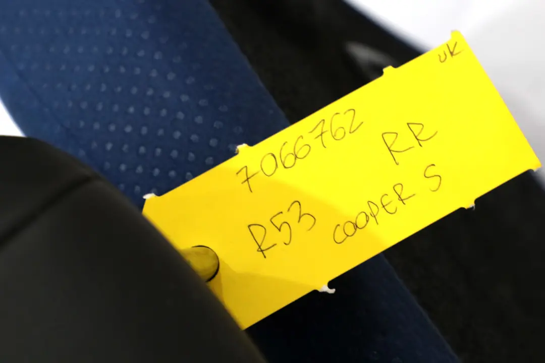 Kanapa oparcie tylne prawy tył materiał do MINI R53 o numerze 7066762 MINI R53 Kanapa oparcie tylne prawy tył materiał - SKU 7066762 - Numer Części 7066762