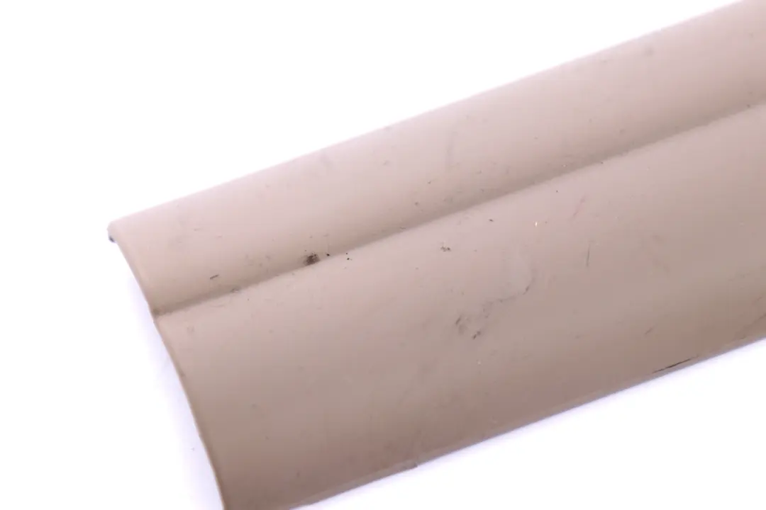 Frontverkleidung-Abdeckstreifen Beige per BMW E87 E87N LCI con numero di parte 7066975 BMW E87 E87N LCI Frontverkleidung-Abdeckstreifen Beige - SKU 7066975-3 - Numero di parte 7066975