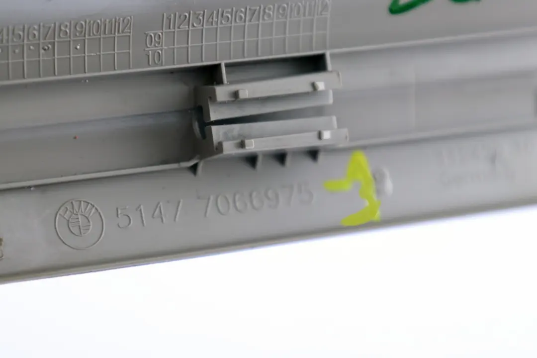 BMW 1 Reihe 3 E87 E87N LCI Frontverkleidung-Abdeckstreifen Beige - SKU 7066975-3 - Teilenummer 7066975