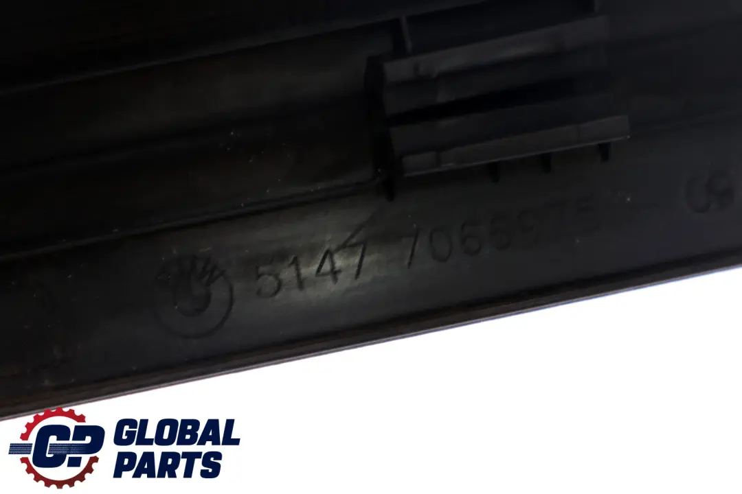 Listwa Progowa Osłona Progu Przednia Przód do BMW E87 o numerze 7126292 BMW E87 Listwa Progowa Osłona Progu Przednia Przód - SKU 7066975 - Numer Części 7126292