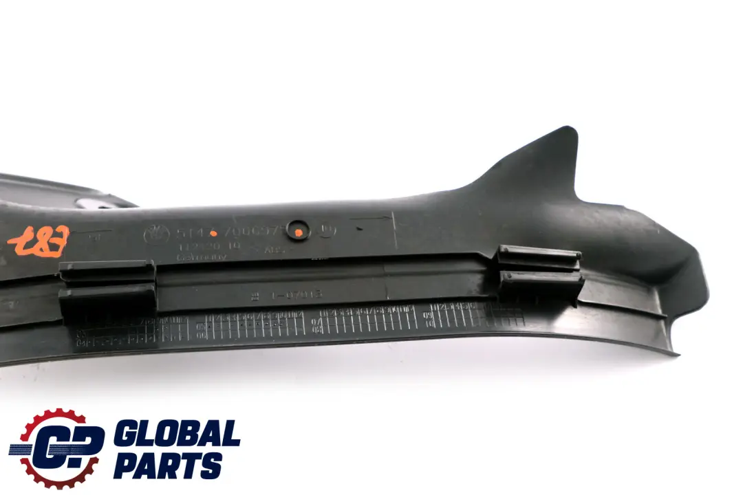 Tapa Tira Entrada Trasera Derecha Schwarz Negro para BMW E87 con número de pieza 7121164 BMW E87 Tapa Tira Entrada Trasera Derecha Schwarz Negro - SKU 7066978 - Número de pieza 7121164