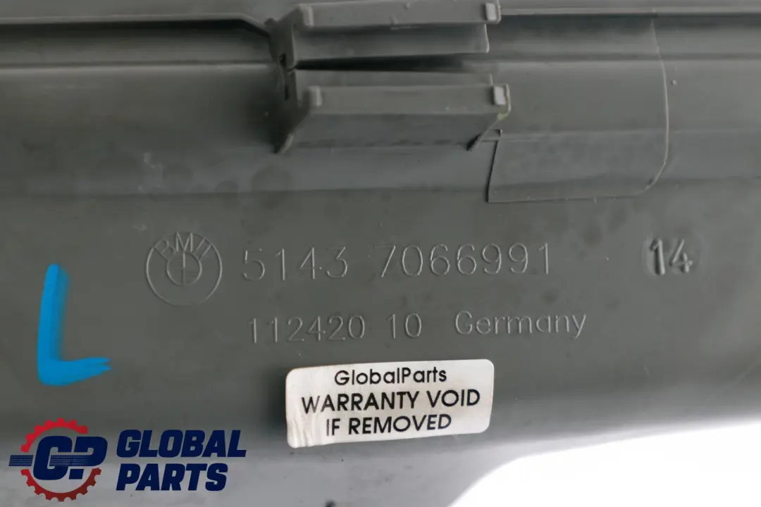 Listello Soglia Porta Posteriore Sinistra Grau Grigio N/S per BMW E90 E90N E91 E91N con numero di parte 7066991 BMW E90 E90N E91 E91N Listello Soglia Porta Posteriore Sinistra Grau Grigio N/S - SKU 7066991-2 - Numero di parte 7066991