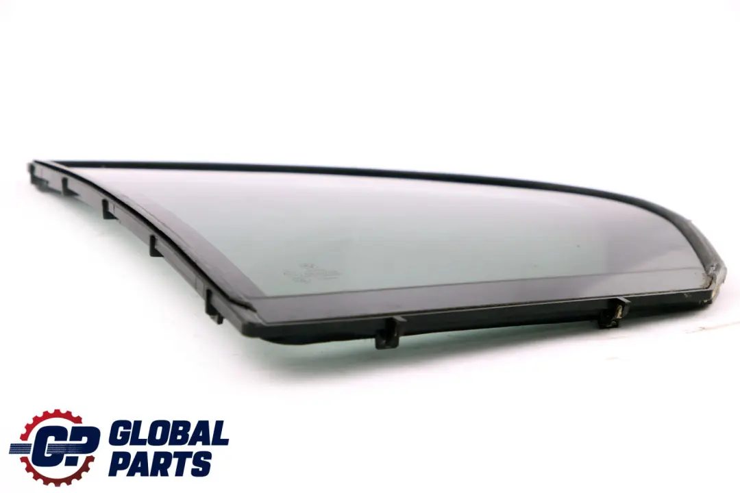 Ventana Lateral Fija Izquierda Puerta Trasera AS3 para BMW 5 E60 con número de pieza 7067061 BMW 5 E60 Ventana Lateral Fija Izquierda Puerta Trasera AS3 - SKU 7067061 - Número de pieza 7067061