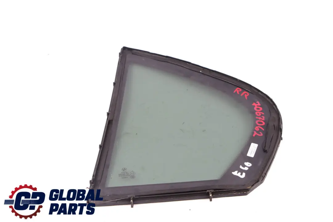 Ventana fija vidrio tintado verde puerta trasera derecha AS3 para BMW E60 con número de pieza 7067062 BMW E60 Ventana fija vidrio tintado verde puerta trasera derecha AS3 - SKU 7067062 - Número de pieza 7067062