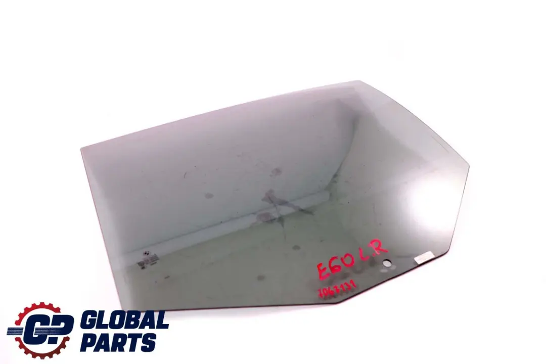 Ventana Lateral Verde Vidrio Puerta Trasera Izquierda AS3 para BMW E60 con número de pieza 7067131 BMW E60 Ventana Lateral Verde Vidrio Puerta Trasera Izquierda AS3 - SKU 7067131 - Número de pieza 7067131
