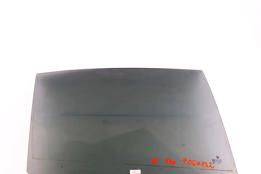 Vitre Laterale Verte de la Berline Porte Arriere Droite AS3 pour BMW E60 à propos du numéro de pièce 7067132 BMW E60 Vitre Laterale Verte de la Berline Porte Arriere Droite AS3 - SKU 7067132 - Numéro de pièce 7067132