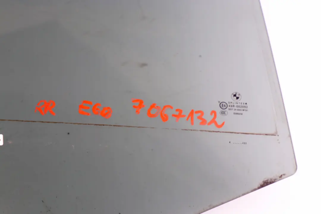 Finestrino Laterale Vetro Verde Porta Posteriore Destra As3 per BMW E60 Berlina con numero di parte 7067132 BMW E60 Berlina Finestrino Laterale Vetro Verde Porta Posteriore Destra As3 - SKU 7067132 - Numero di parte 7067132