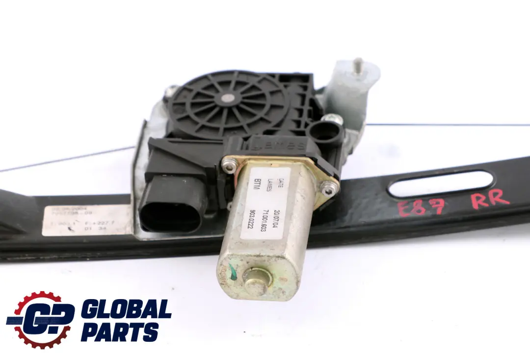 Mechanizm Podnośnik Szyby Tylny Prawy Tył do BMW E87 o numerze 7067798 BMW E87 Mechanizm Podnośnik Szyby Tylny Prawy Tył - SKU 7067798 - Numer Części 7067798