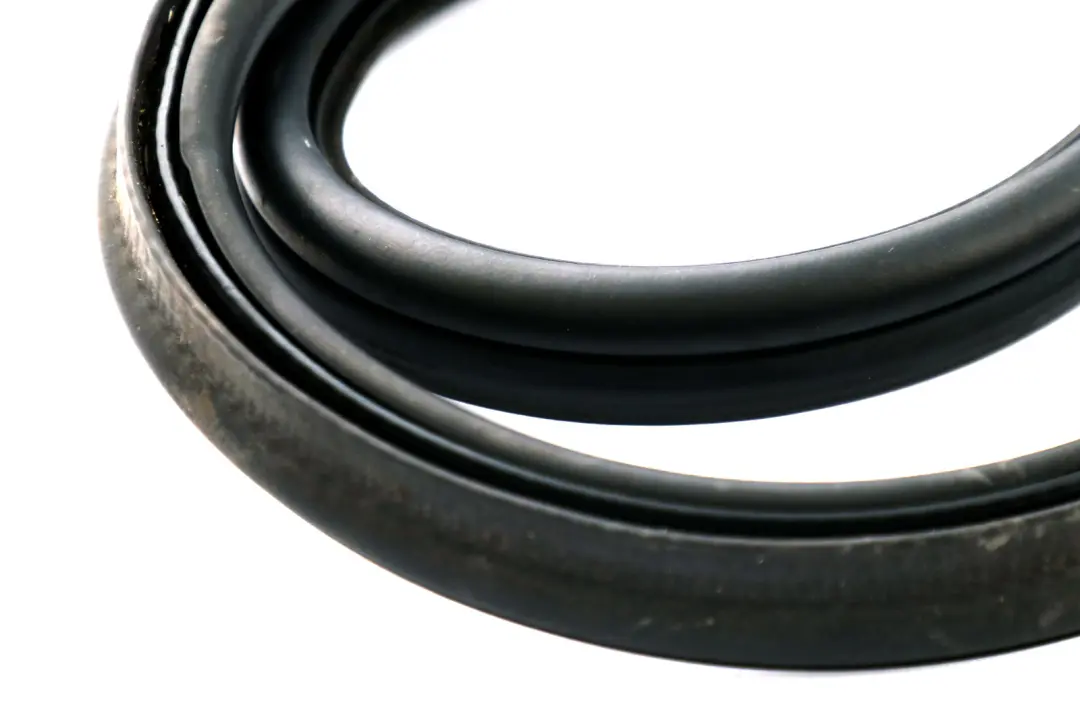 Trunk Boot Lid Rubber Seal Gasket to BMW 3 Series Compact E46 Convertible with Part number 7067904 BMW 3 Series Compact E46 Convertible Trunk Boot Lid Rubber Seal Gasket - SKU 7067904 - Part number 7067904