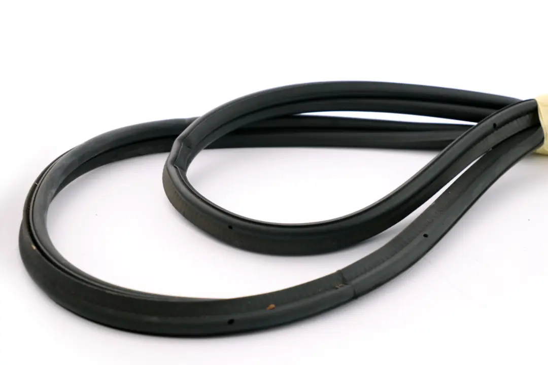 Trunk Boot Lid Rubber Seal Gasket to BMW 3 Series Compact E46 Convertible with Part number 7067904 BMW 3 Series Compact E46 Convertible Trunk Boot Lid Rubber Seal Gasket - SKU 7067904 - Part number 7067904