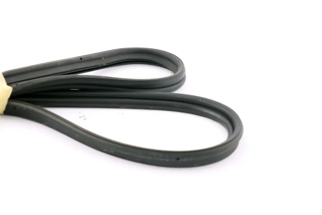 Trunk Boot Lid Rubber Seal Gasket to BMW 3 Series Compact E46 Convertible with Part number 7067904 BMW 3 Series Compact E46 Convertible Trunk Boot Lid Rubber Seal Gasket - SKU 7067904 - Part number 7067904