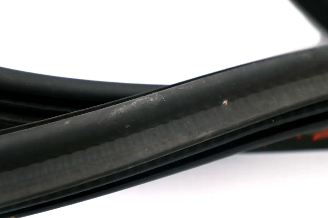 Trunk Boot Lid Rubber Seal Gasket to BMW 3 Series Compact E46 Convertible with Part number 7067904 BMW 3 Series Compact E46 Convertible Trunk Boot Lid Rubber Seal Gasket - SKU 7067904 - Part number 7067904