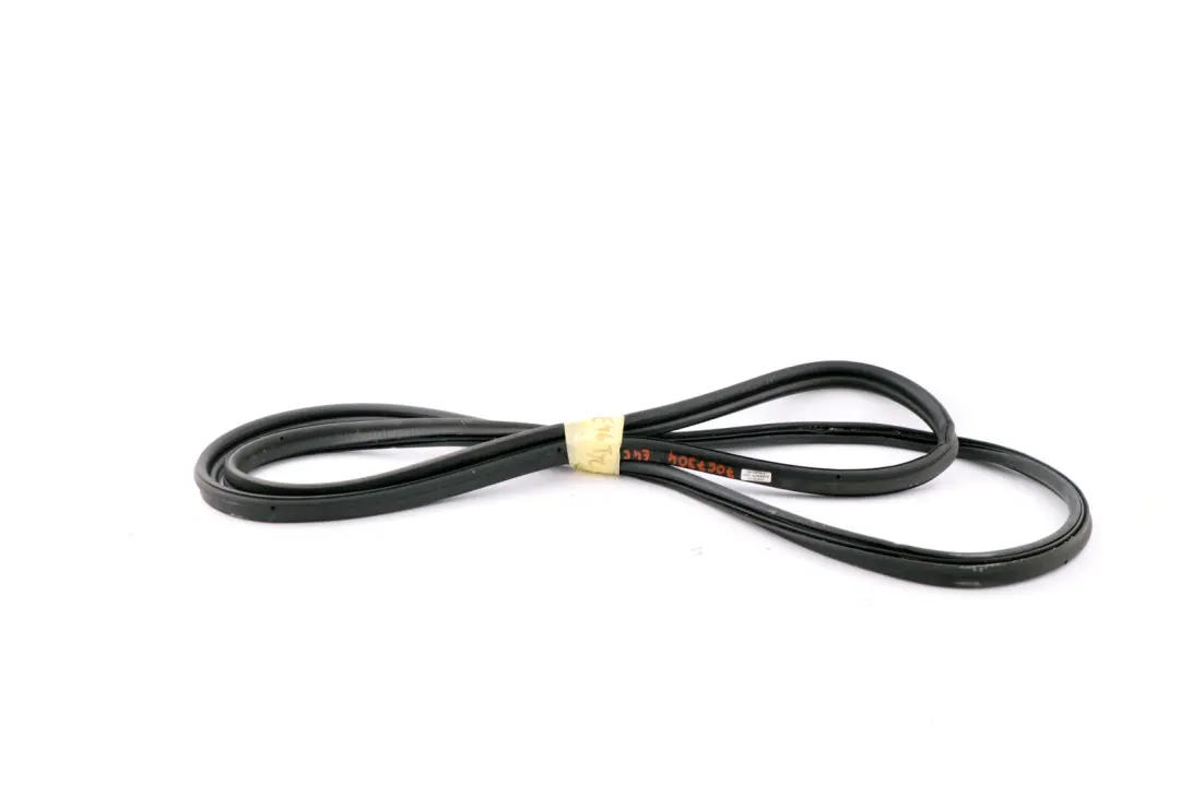 Trunk Boot Lid Rubber Seal Gasket to BMW 3 Series Compact E46 Convertible with Part number 7067904 BMW 3 Series Compact E46 Convertible Trunk Boot Lid Rubber Seal Gasket - SKU 7067904 - Part number 7067904