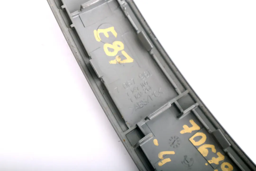 Trim Inner Door Handle Silver Titan 90 Left N/S to BMW 1 Series 4 E87 with Part number 7067961 BMW 1 Series 4 E87 Trim Inner Door Handle Silver Titan 90 Left N/S - SKU 7067961-4 - Part number 7067961