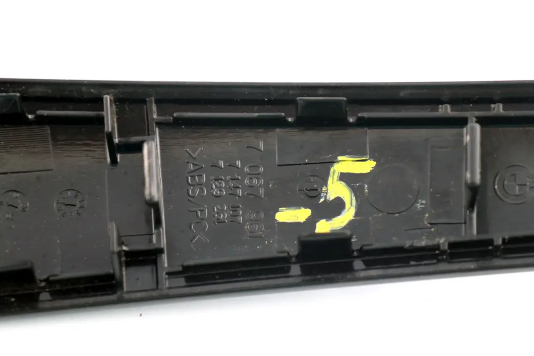 Listwa Wewnętrzna Klamka Drzwi Gomera Czarna Lewa do BMW 1 Series 5 E87 o numerze 7067961 BMW 1 Series 5 E87 Listwa Wewnętrzna Klamka Drzwi Gomera Czarna Lewa - SKU 7067961-5 - Numer Części 7067961