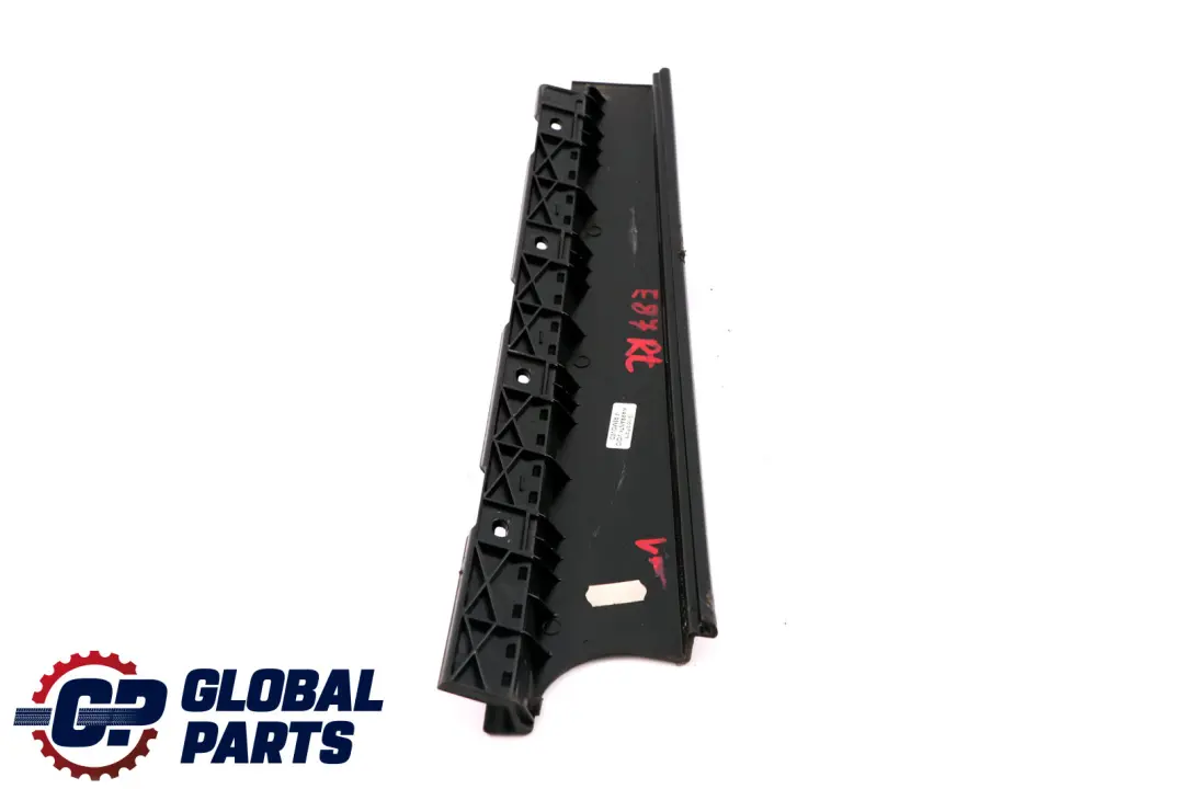 Tapa Columna B Puerta Trasera Izquierda Negro Ribete Pilar para BMW E87 con número de pieza 7068101 BMW E87 Tapa Columna B Puerta Trasera Izquierda Negro Ribete Pilar - SKU 7068101-1 - Número de pieza 7068101