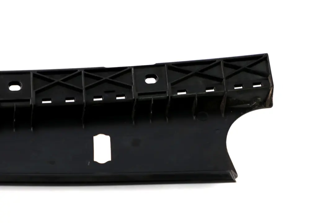 Copertura Colonna B Pilastro Porta Posteriore Striscia Nera per BMW E87 con numero di parte 7068102 BMW E87 Copertura Colonna B Pilastro Porta Posteriore Striscia Nera - SKU 7068102 - Numero di parte 7068102