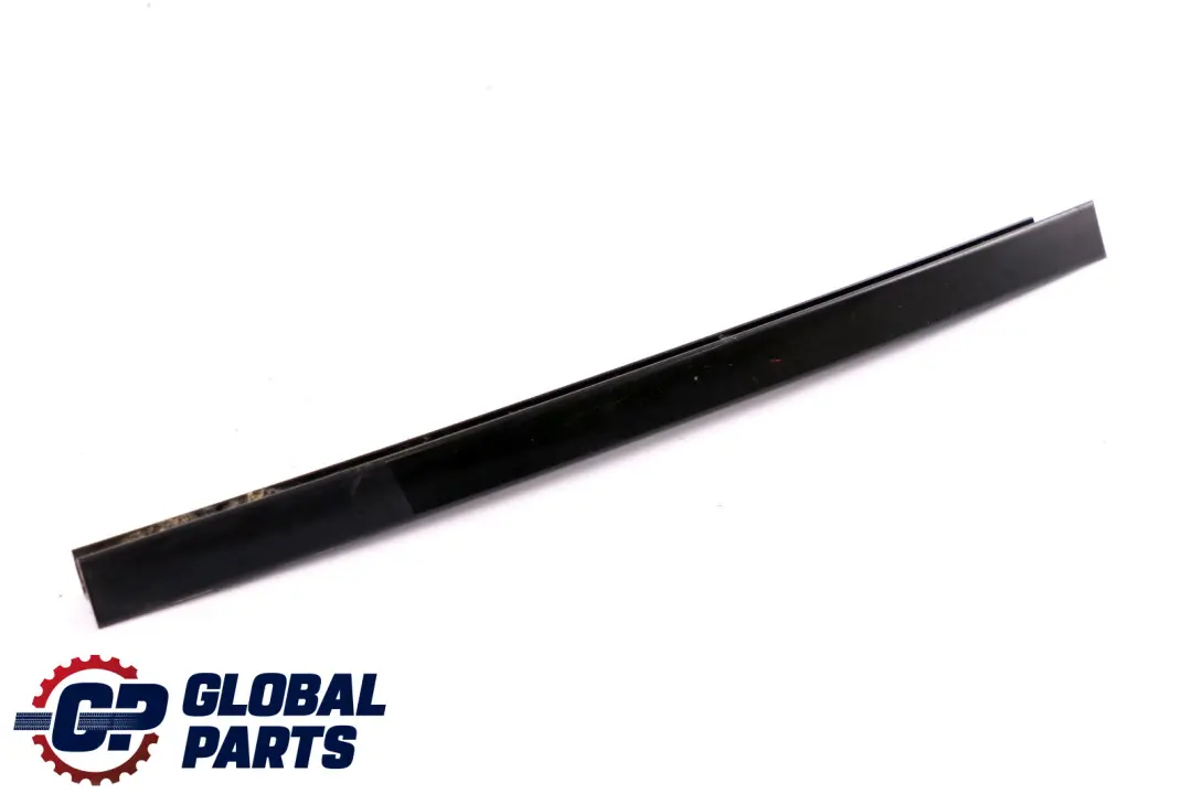 Couverture Barre de Guidage de Fenetre a Gauche pour BMW 1 E87 à propos du numéro de pièce 7068129 BMW 1 E87 Couverture Barre de Guidage de Fenetre a Gauche - SKU 7068129 - Numéro de pièce 7068129