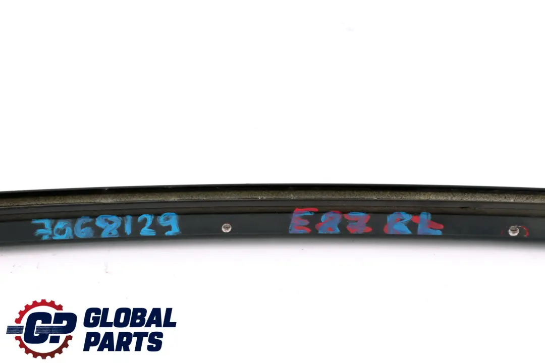 Apertura Fensterf?hrungssteg SX per BMW E87 con numero di parte 7068129 BMW E87 Apertura Fensterf?hrungssteg SX - SKU 7068129 - Numero di parte 7068129