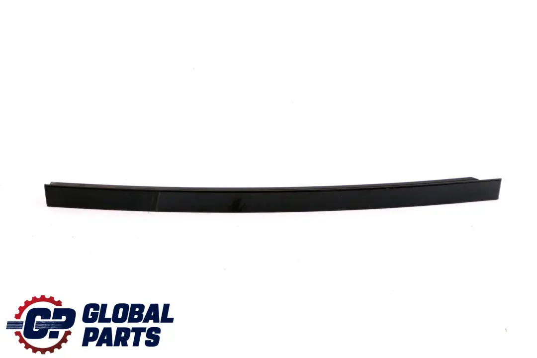 Coperchio Guida Finestrino Posteriore Destro per BMW E87 con numero di parte 7068130 BMW E87 Coperchio Guida Finestrino Posteriore Destro - SKU 7068130 - Numero di parte 7068130