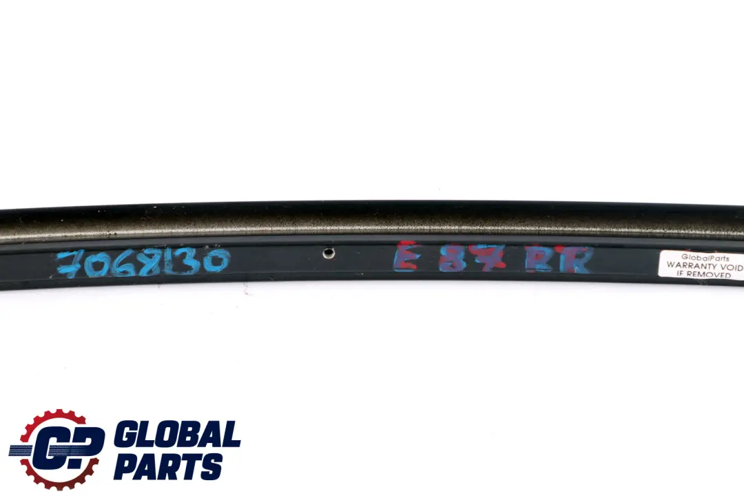 Ventana Guía Web Cubierta Trasera Derecha para BMW E87 con número de pieza 7068130 BMW E87 Ventana Guía Web Cubierta Trasera Derecha - SKU 7068130 - Número de pieza 7068130