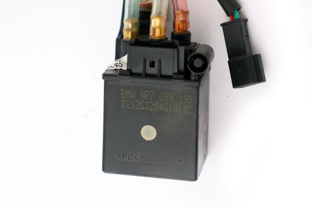 Pompa Supporto Sedile Anteriore Sinistra Destra Lordosi Pad per BMW E60 E61 con numero di parte 7068156 BMW E60 E61 Pompa Supporto Sedile Anteriore Sinistra Destra Lordosi Pad - SKU 7068156 - Numero di parte 7068156