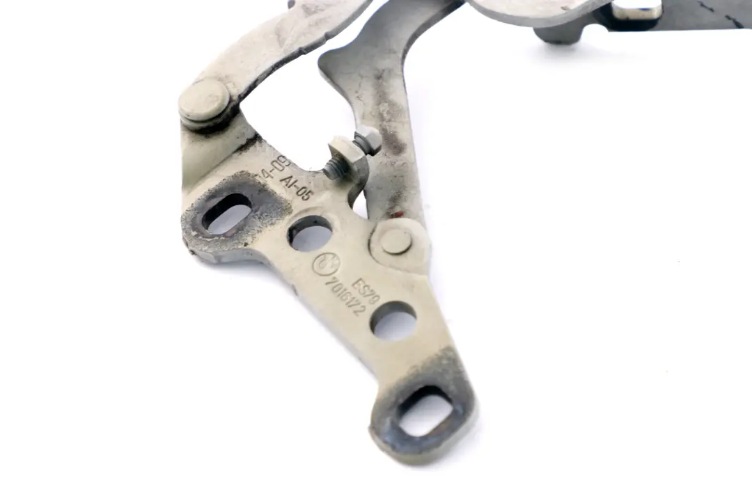 Motorhaubenscharnier Vorne Rechts Titan Silber für BMW Z4 er E85 E86 mit Teilenummer 7068280 BMW Z4 er E85 E86 Motorhaubenscharnier Vorne Rechts Titan Silber - SKU 7068280-TS - Teilenummer 7068280