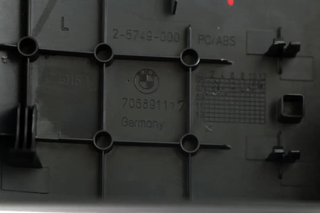 BMW E91 Osłona Obudowa Bagażnika Lewy Tył Czarna - SKU 7068911 - Numer Części 51477068911