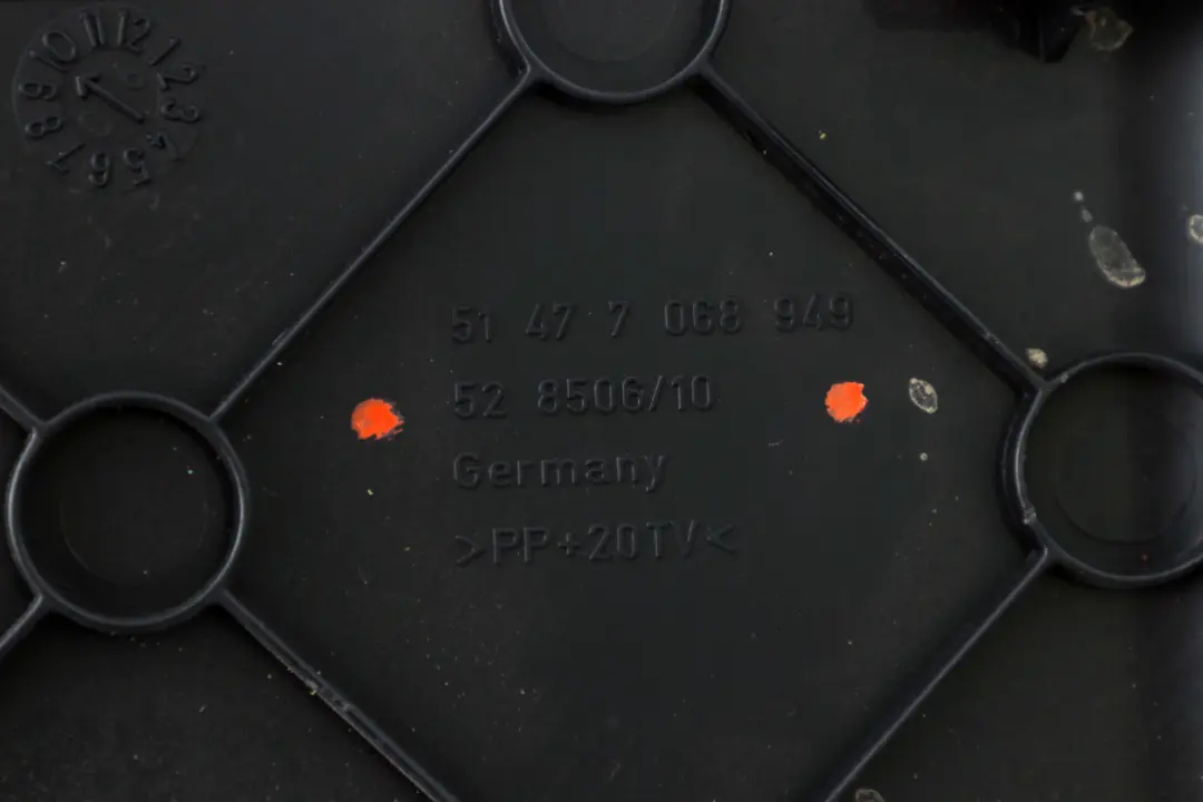 Obudowa Wnęka Akumulatora Osłona do BMW E61 o numerze 7068949 BMW E61 Obudowa Wnęka Akumulatora Osłona - SKU 7068949 - Numer Części 7068949