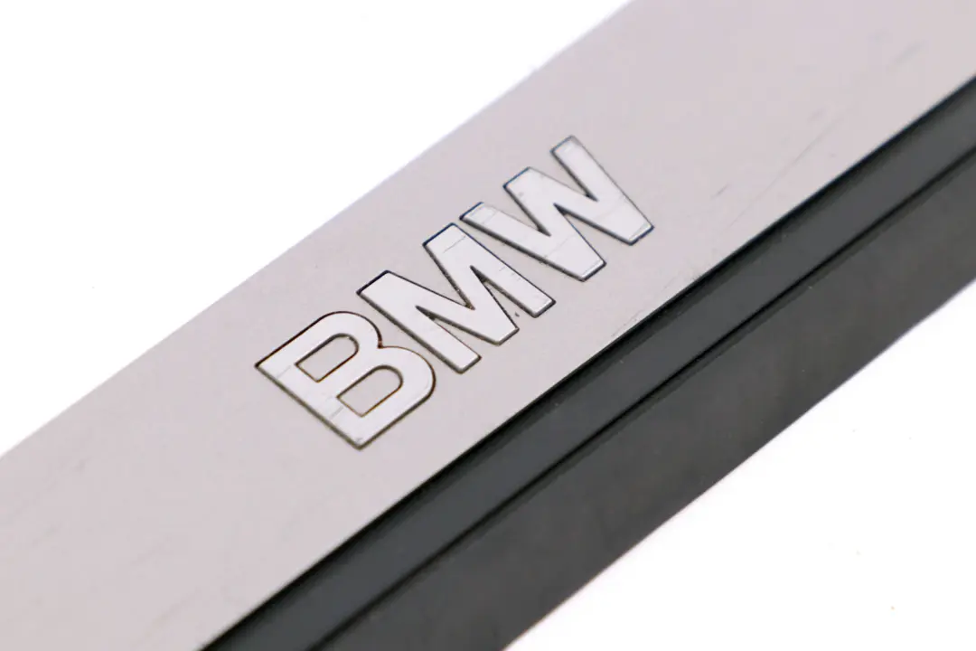 Strip Entrance Interior Right O/S to BMW Z4 Series E85 E86 E89 Cover with Part number 7069122 BMW Z4 Series E85 E86 E89 Cover Strip Entrance Interior Right O/S - SKU 7069122 - Part number 7069122