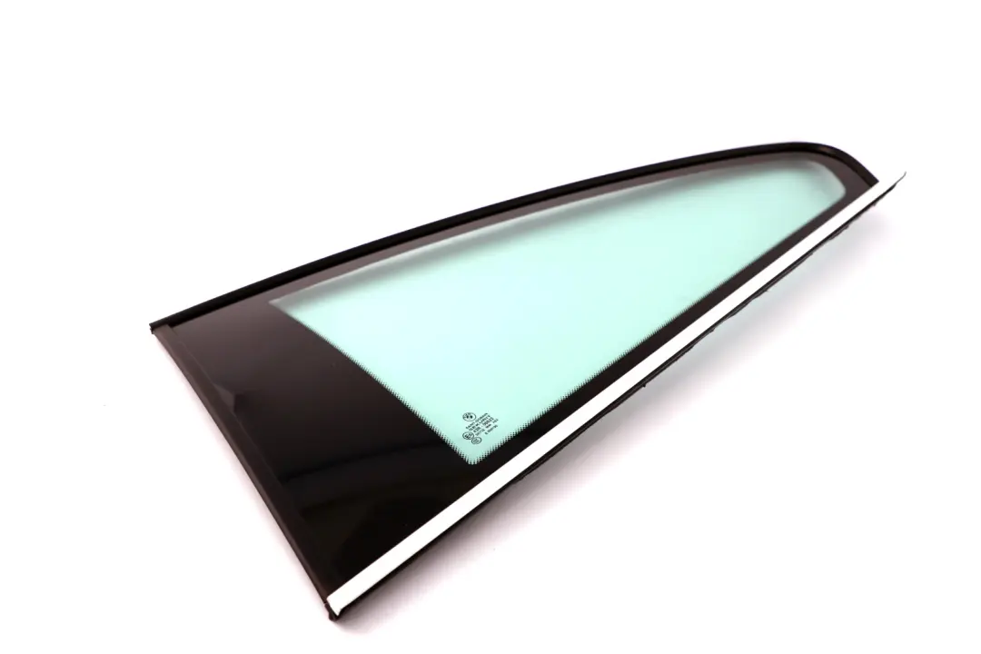 Porta posteriore sinistra Vetro laterale verde AS2 per BMW E63 con numero di parte 7069221 BMW E63 Porta posteriore sinistra Vetro laterale verde AS2 - SKU 7069221 - Numero di parte 7069221