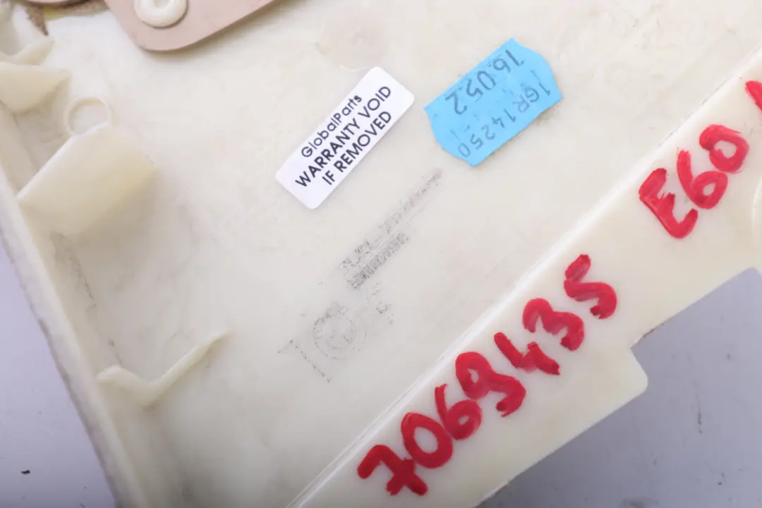 Top Right B-column Trim Cover Panel Beige O/S für BMW 5 Series E60 E61 mit Teilenummer 7069435 BMW 5 Series E60 E61 Top Right B-column Trim Cover Panel Beige O/S - SKU 7069435 - Teilenummer 7069435