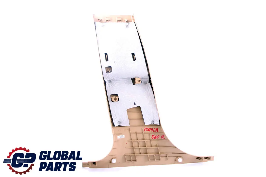 Osłona słupka dolna prawa beż do BMW E60 E61 o numerze 7027090 BMW E60 E61 Osłona słupka dolna prawa beż - SKU 7069438 - Numer Części 7027090