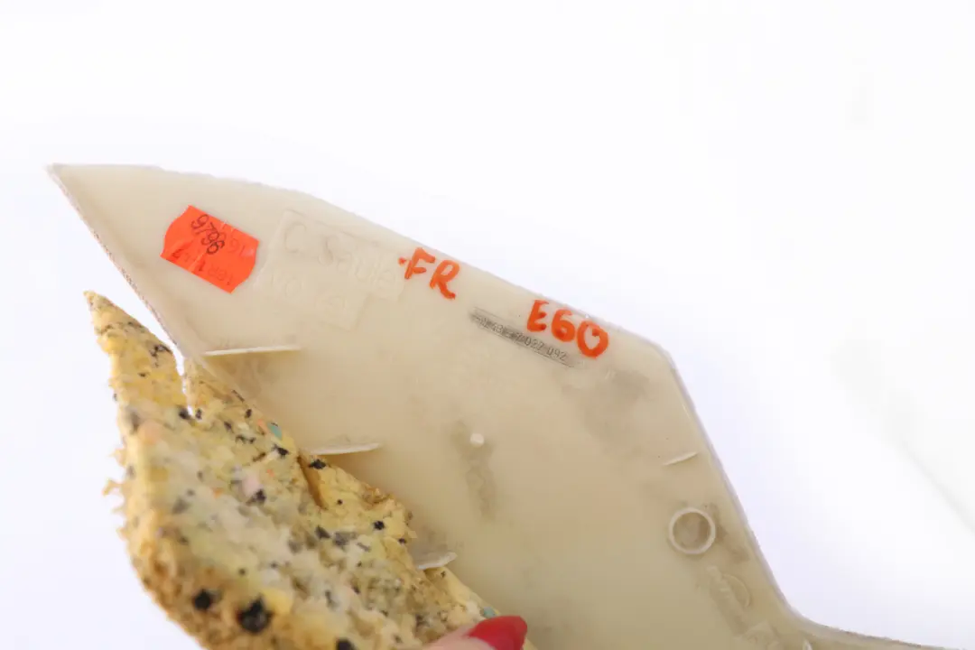 Osłona Obudowa Słupka Prawa Beżowa 7027091 do BMW E60 o numerze 7069482 BMW E60 Osłona Obudowa Słupka Prawa Beżowa 7027091 - SKU 7069482 - Numer Części 7069482