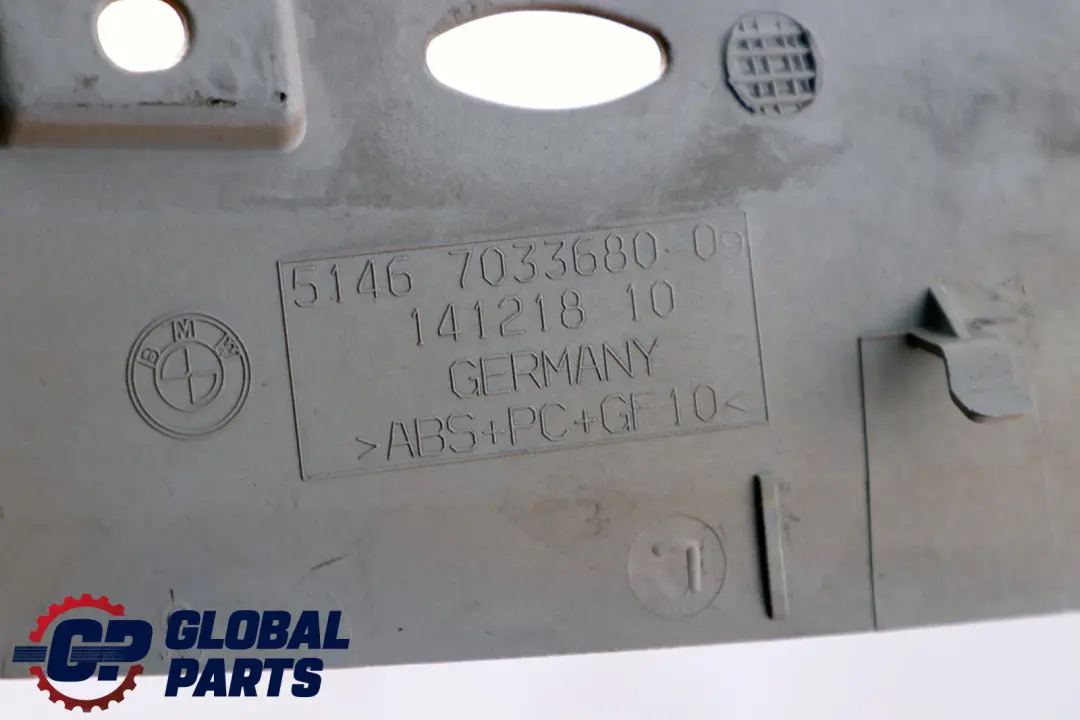 Kratka plastik półki tylnej beż do BMW 5 E60 o numerze 7069505 BMW 5 E60 Kratka plastik półki tylnej beż - SKU 7069505 - Numer Części 7069505