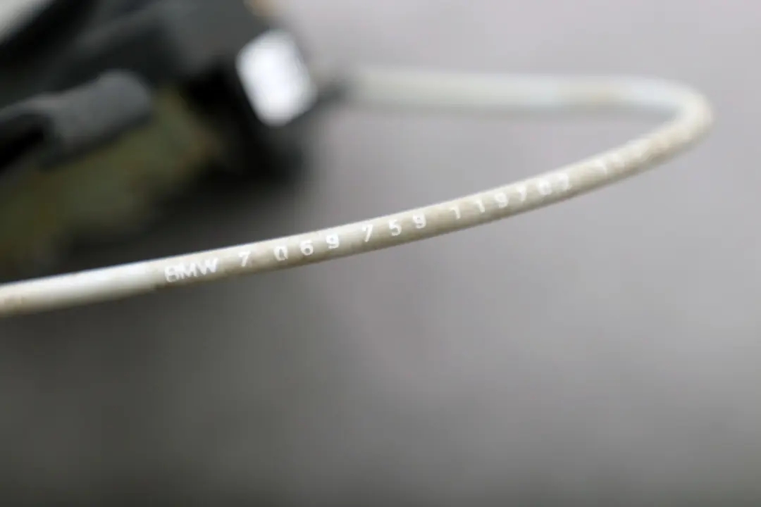 Poignée de Main Complète Arrière Droite Alpinweiss Alpine White pour BMW E87 à propos du numéro de pièce 7069759 BMW E87 Poignée de Main Complète Arrière Droite Alpinweiss Alpine White - SKU 7069759-AW - Numéro de pièce 7069759