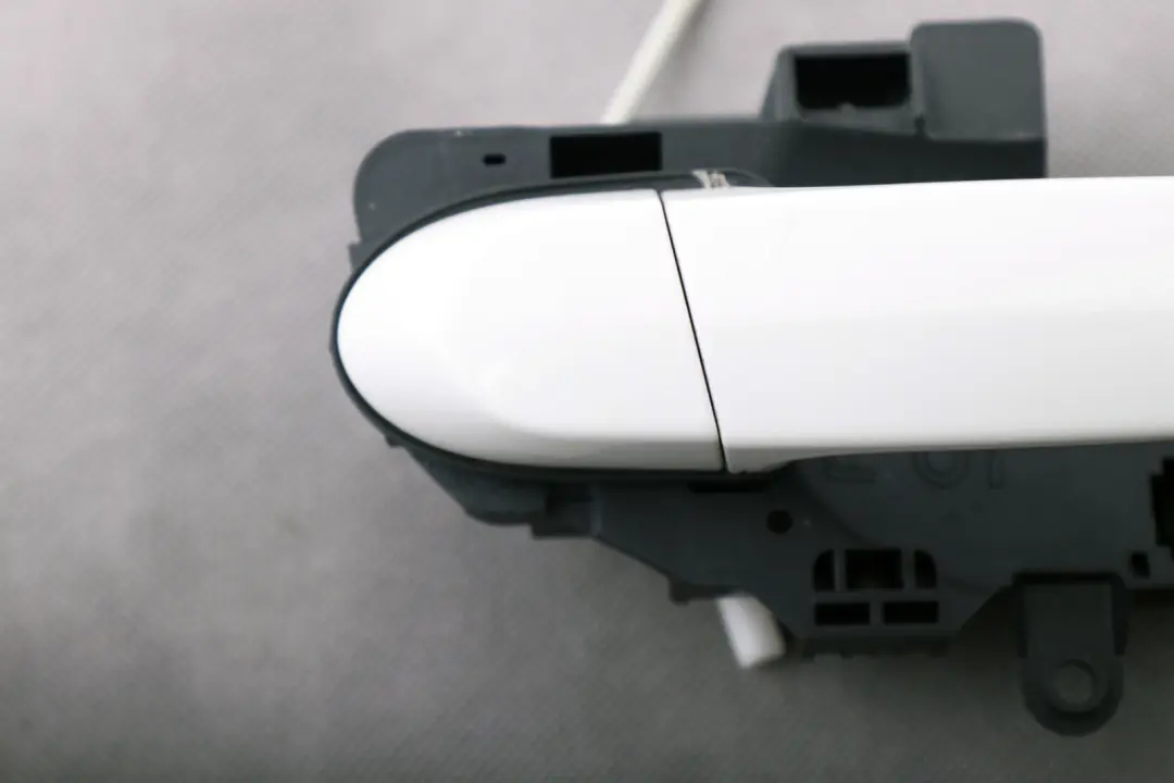 Poignée de Main Complète Arrière Droite Alpinweiss Alpine White pour BMW E87 à propos du numéro de pièce 7069759 BMW E87 Poignée de Main Complète Arrière Droite Alpinweiss Alpine White - SKU 7069759-AW - Numéro de pièce 7069759