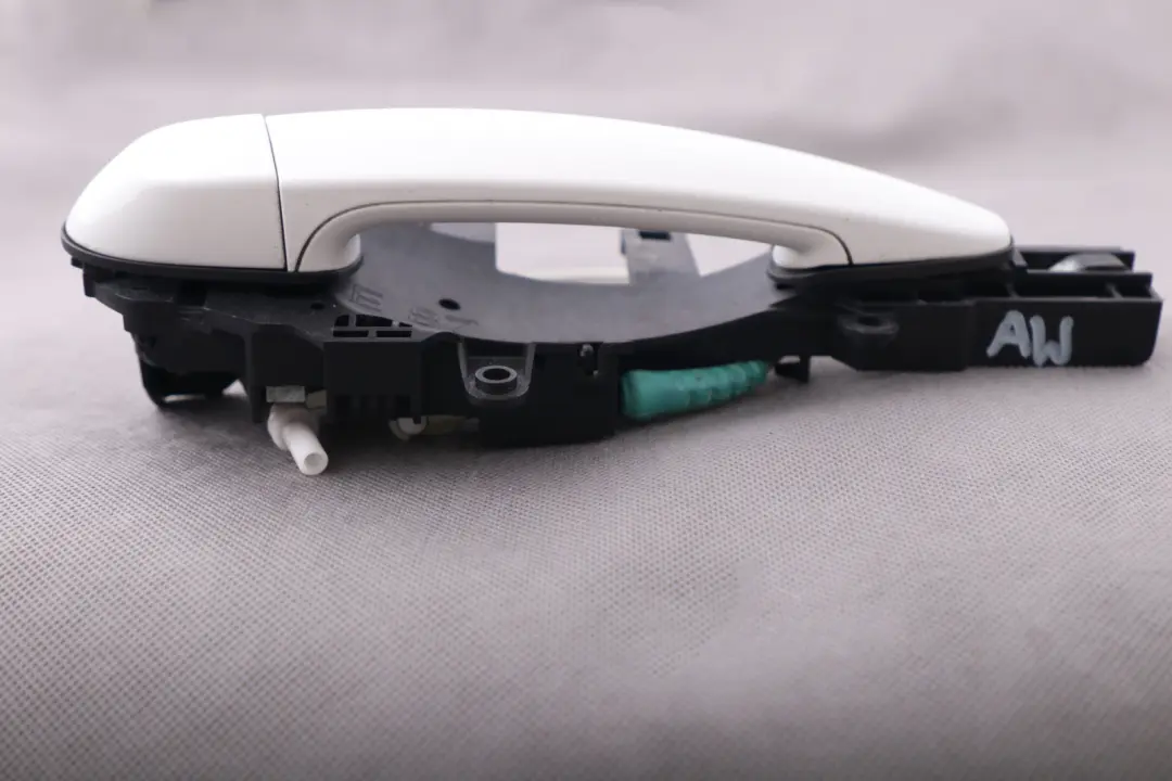 Asidero Completo Trasero Derecho Alpinweiss Alpine Blanco para BMW E87 con número de pieza 7069759 BMW E87 Asidero Completo Trasero Derecho Alpinweiss Alpine Blanco - SKU 7069759-AW - Número de pieza 7069759