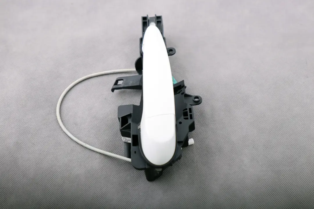 BMW E87 Maniglia completa posteriore destra Alpinweiss Alpine White - SKU 7069759-AW - Numero di parte 7069759