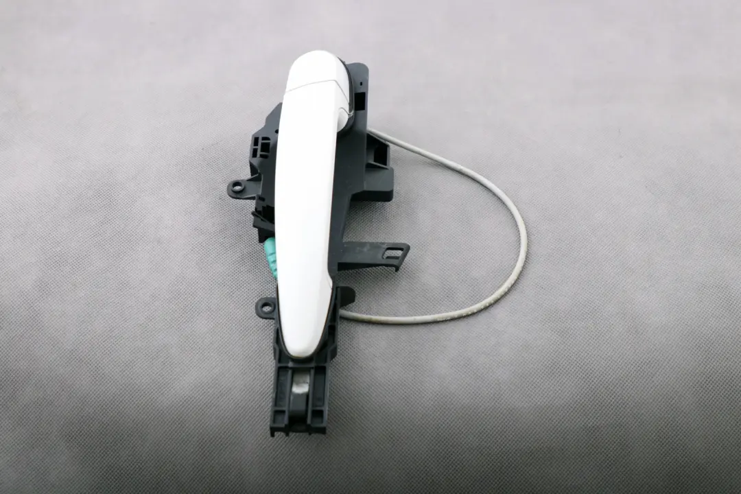 Asidero Completo Trasero Derecho Alpinweiss Alpine Blanco para BMW E87 con número de pieza 7069759 BMW E87 Asidero Completo Trasero Derecho Alpinweiss Alpine Blanco - SKU 7069759-AW - Número de pieza 7069759