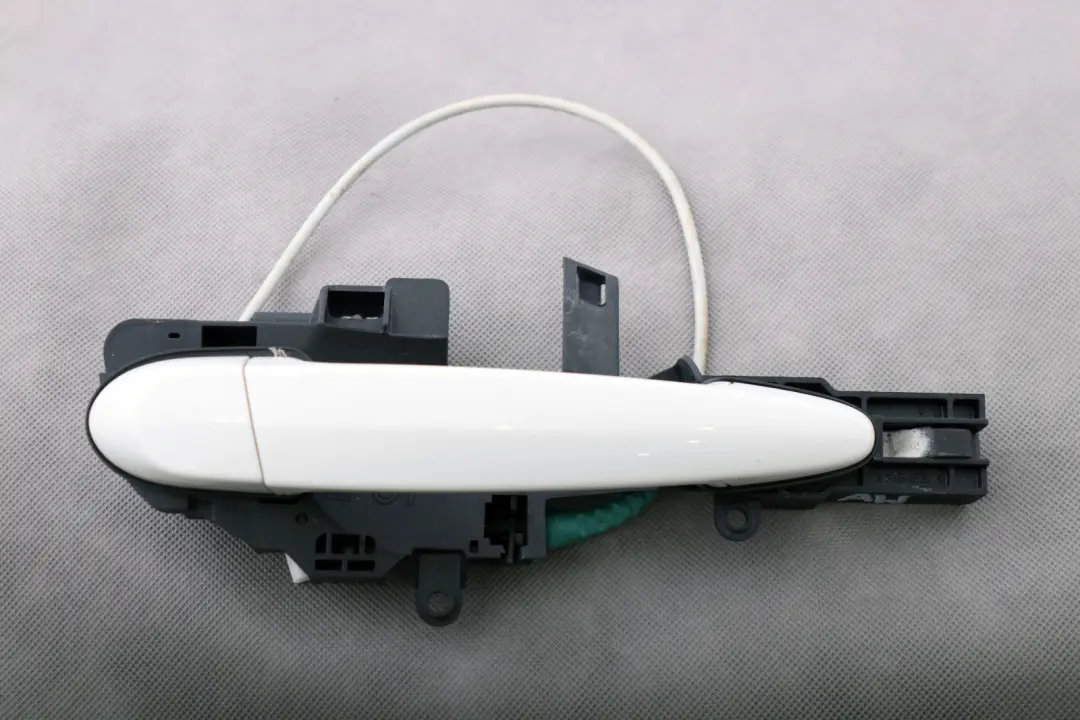 Complete Grab Handle Rear Right O/S Alpinweiss Alpine White to BMW 1 Series E87 with Part number 7069759 BMW 1 Series E87 Complete Grab Handle Rear Right O/S Alpinweiss Alpine White - SKU 7069759-AW - Part number 7069759