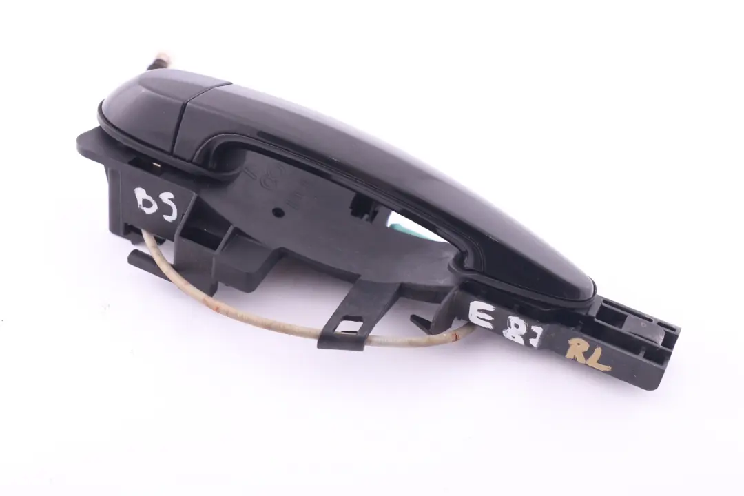 Completo Maniglia Posteriore Sinistra Black Sapphire per BMW E87 con numero di parte 7069759 BMW E87 Completo Maniglia Posteriore Sinistra Black Sapphire - SKU 7069759-BS2 - Numero di parte 7069759