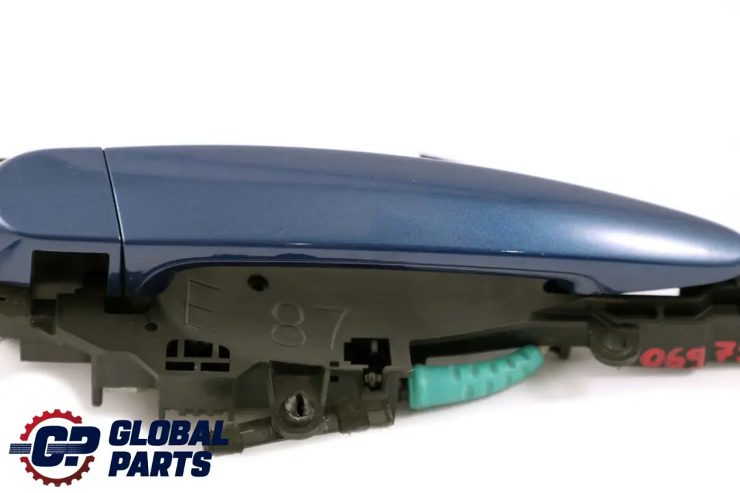 Poignee de maintien arriere droite complete Le Mans Blau Blue 381 pour BMW E87 à propos du numéro de pièce 7069759 BMW E87 Poignee de maintien arriere droite complete Le Mans Blau Blue 381 - SKU 7069759-LMB - Numéro de pièce 7069759