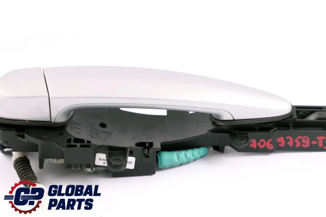 Maniglia Completo Posteriore Dx Argento-Titanio Metallico Argento per BMW E87 con numero di parte 7069759 BMW E87 Maniglia Completo Posteriore Dx Argento-Titanio Metallico Argento - SKU 7069759-TS - Numero di parte 7069759