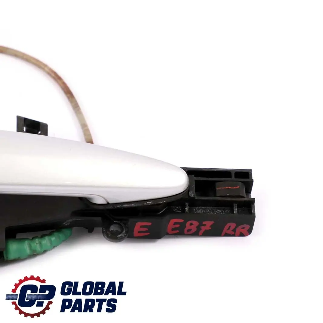 completa trasera derecha O / Grab manija De La puerta Titansilber plata para BMW E87 con número de pieza 7069759 BMW E87 completa trasera derecha O / Grab manija De La puerta Titansilber plata - SKU 7069759-TS2 - Número de pieza 7069759