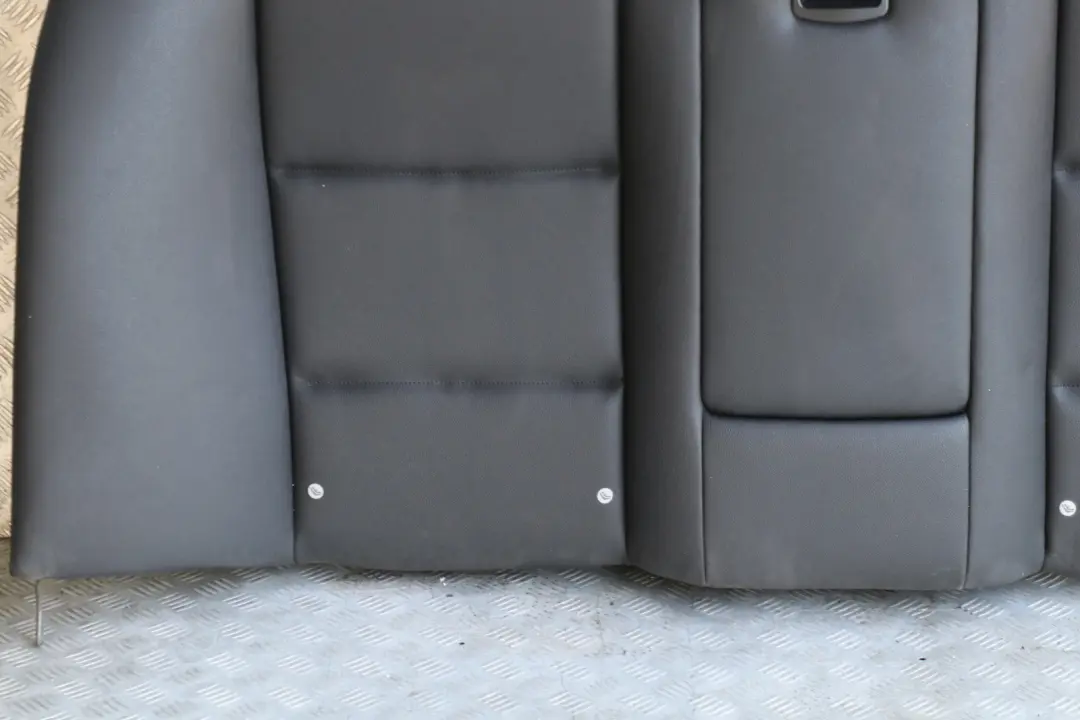 Bezug Lehne Kunstleder Hinten Schwarz für BMW 5 er E60 mit Teilenummer 7070026 BMW 5 er E60 Bezug Lehne Kunstleder Hinten Schwarz - SKU 7070026 - Teilenummer 7070026