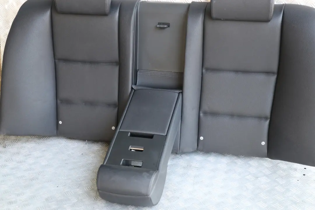 Bezug Lehne Kunstleder Hinten Schwarz für BMW 5 er E60 mit Teilenummer 7070026 BMW 5 er E60 Bezug Lehne Kunstleder Hinten Schwarz - SKU 7070026 - Teilenummer 7070026