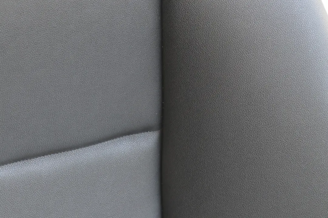 Bezug Lehne Kunstleder Hinten Schwarz für BMW 5 er E60 mit Teilenummer 7070026 BMW 5 er E60 Bezug Lehne Kunstleder Hinten Schwarz - SKU 7070026 - Teilenummer 7070026