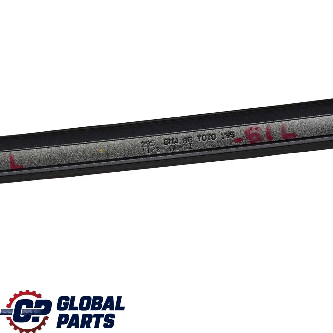 Modanatura Tetto Verniciato SX Silverstone 2 Metallizzato A29 per BMW E60 con numero di parte 7070195 BMW E60 Modanatura Tetto Verniciato SX Silverstone 2 Metallizzato A29 - SKU 7070195-SIL - Numero di parte 7070195